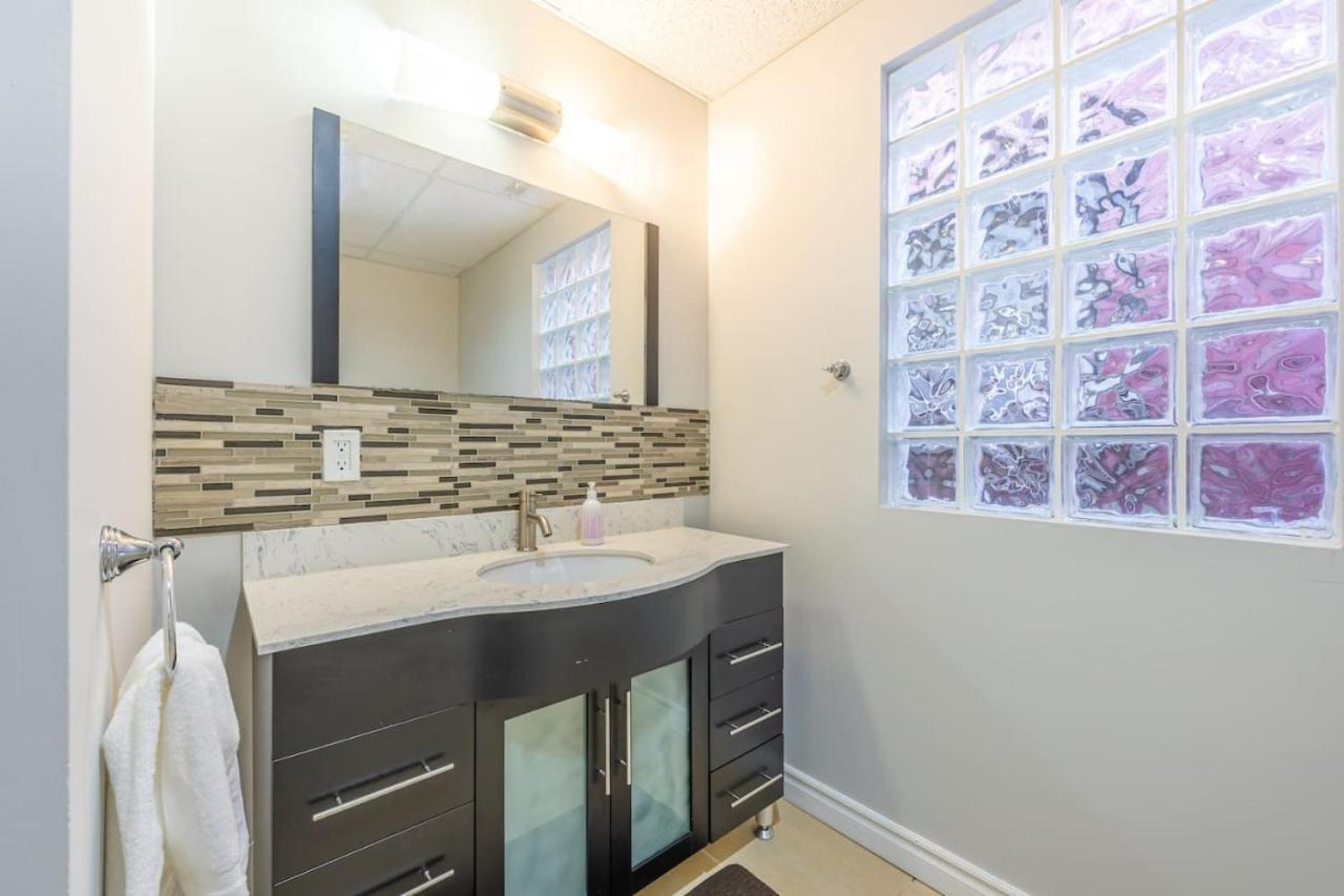 Bright 1br With And Scenic *